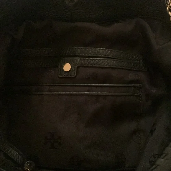 Tory Burch Black leather Slouch Bag with Gold Chain - Picture 5 of 8